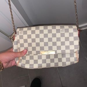 Cute white crossbody bag